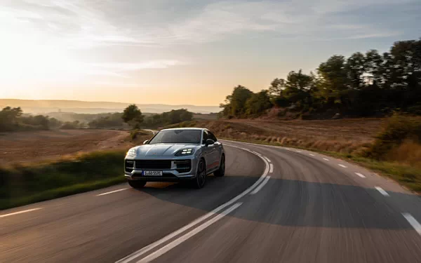 ���� ���������� Porsche Cayenne Turbo E-Hybrid Coupe - 2023