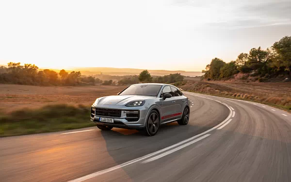 ���� ���������� Porsche Cayenne Turbo E-Hybrid Coupe - 2023