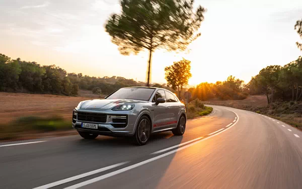 ���� ���������� Porsche Cayenne Turbo E-Hybrid Coupe - 2023