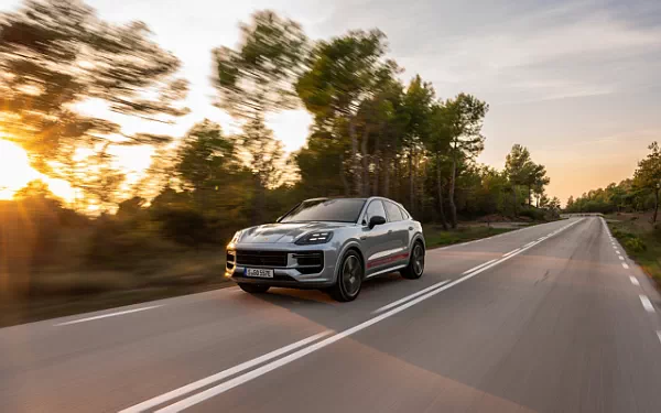 ���� ���������� Porsche Cayenne Turbo E-Hybrid Coupe - 2023
