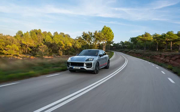 ���� ���������� Porsche Cayenne Turbo E-Hybrid Coupe - 2023