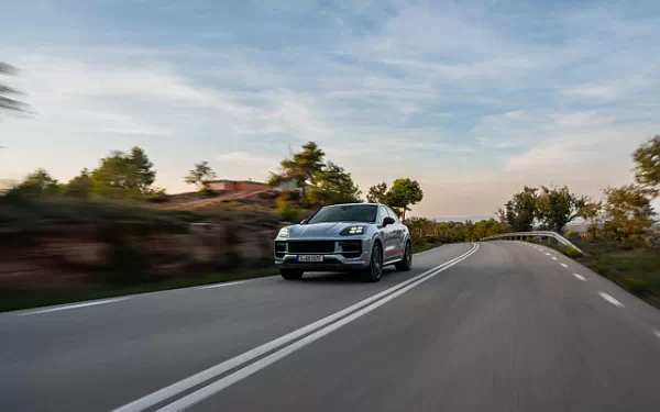 ���� ���������� Porsche Cayenne Turbo E-Hybrid Coupe - 2023