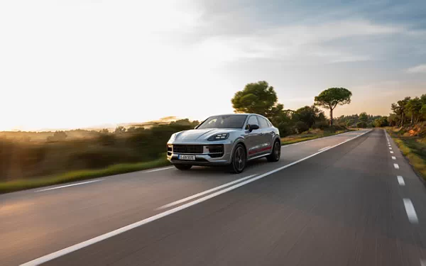 ���� ���������� Porsche Cayenne Turbo E-Hybrid Coupe - 2023