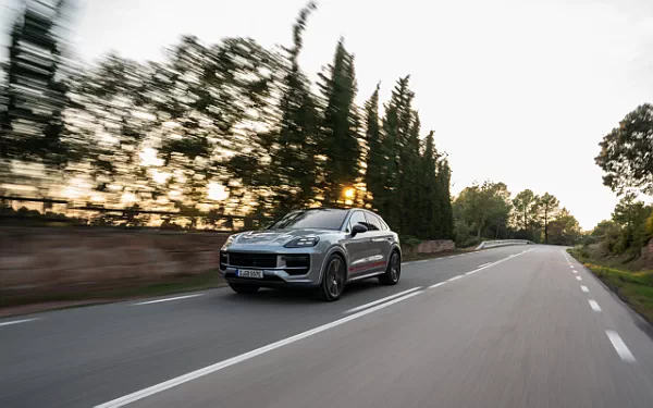 ���� ���������� Porsche Cayenne Turbo E-Hybrid Coupe - 2023