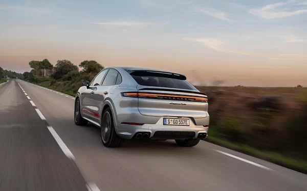 ���� ���������� Porsche Cayenne Turbo E-Hybrid Coupe - 2023