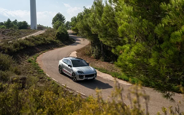 ���� ���������� Porsche Cayenne Turbo E-Hybrid Coupe - 2023