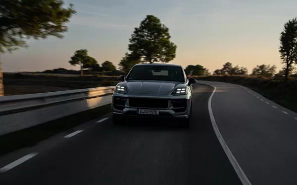 ���� ���������� Porsche Cayenne Turbo E-Hybrid Coupe - 2023