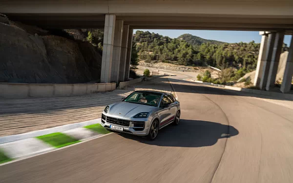 ���� ���������� Porsche Cayenne Turbo E-Hybrid Coupe - 2023