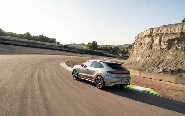 ���� ���������� Porsche Cayenne Turbo E-Hybrid Coupe - 2023