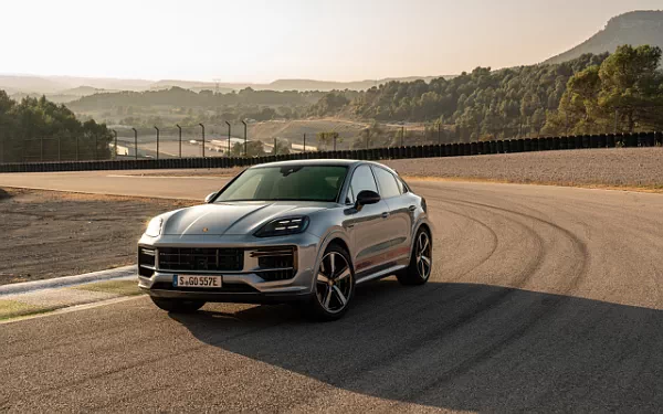 ���� ���������� Porsche Cayenne Turbo E-Hybrid Coupe - 2023