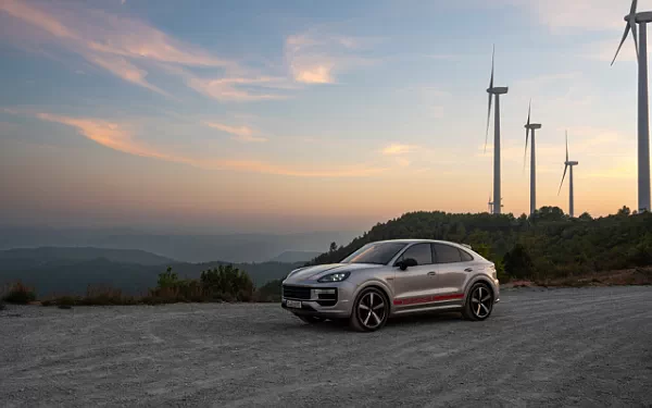 ���� ���������� Porsche Cayenne Turbo E-Hybrid Coupe - 2023