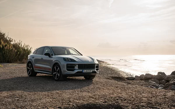 ���� ���������� Porsche Cayenne Turbo E-Hybrid Coupe - 2023