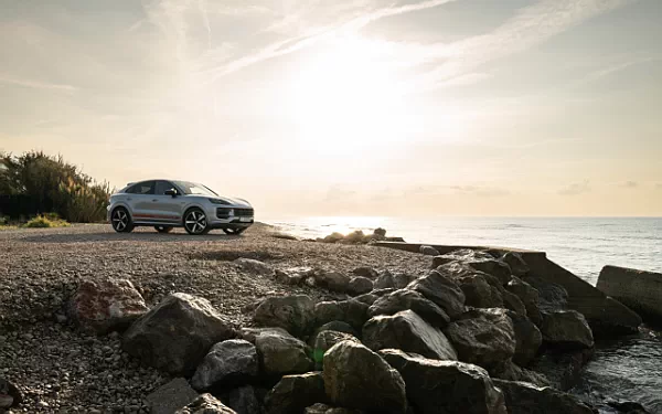 ���� ���������� Porsche Cayenne Turbo E-Hybrid Coupe - 2023