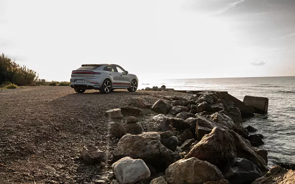 ���� ���������� Porsche Cayenne Turbo E-Hybrid Coupe - 2023