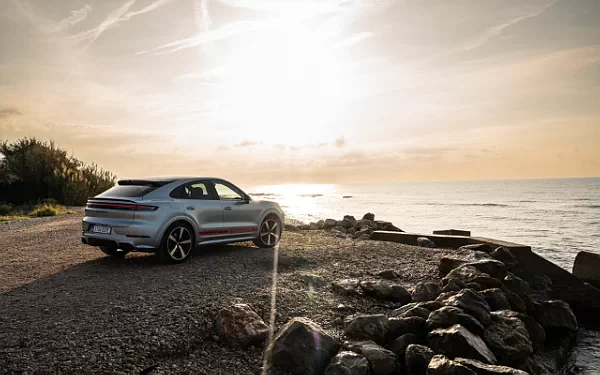 ���� ���������� Porsche Cayenne Turbo E-Hybrid Coupe - 2023