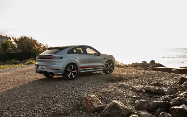 ���� ���������� Porsche Cayenne Turbo E-Hybrid Coupe - 2023