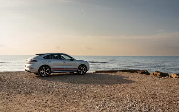 ���� ���������� Porsche Cayenne Turbo E-Hybrid Coupe - 2023