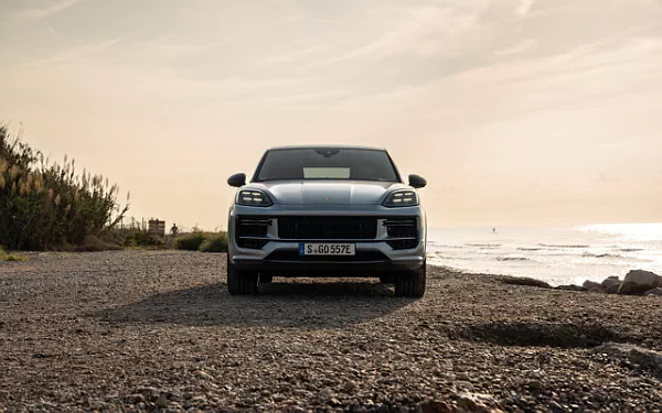 ���� ���������� Porsche Cayenne Turbo E-Hybrid Coupe - 2023