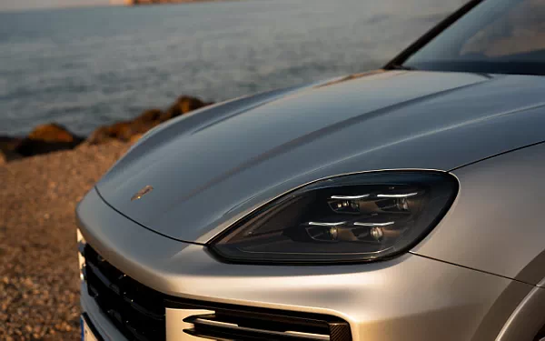 ���� ���������� Porsche Cayenne Turbo E-Hybrid Coupe - 2023