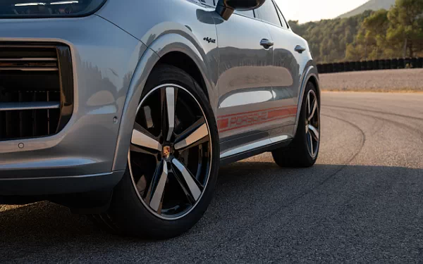 ���� ���������� Porsche Cayenne Turbo E-Hybrid Coupe - 2023
