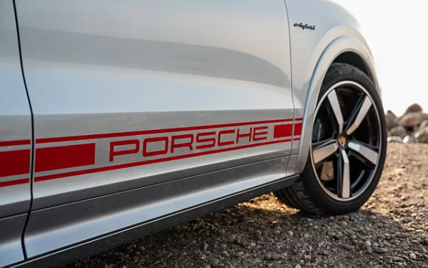 ���� ���������� Porsche Cayenne Turbo E-Hybrid Coupe - 2023