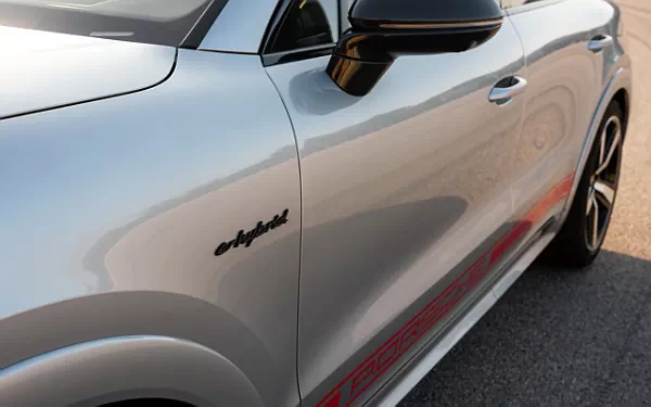 ���� ���������� Porsche Cayenne Turbo E-Hybrid Coupe - 2023