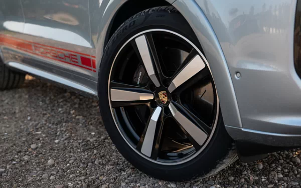 ���� ���������� Porsche Cayenne Turbo E-Hybrid Coupe - 2023
