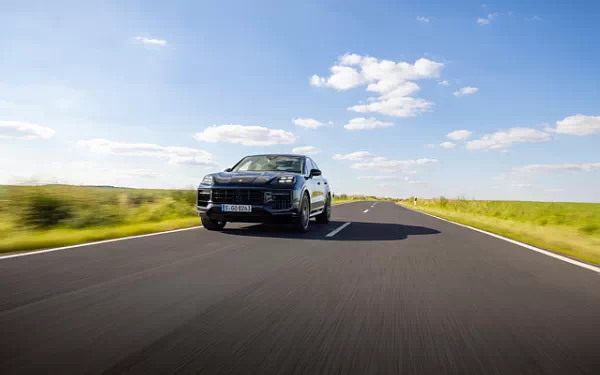 ���� ���������� Porsche Cayenne GTS Coupe (Algarve Blue Metallic) - 2024