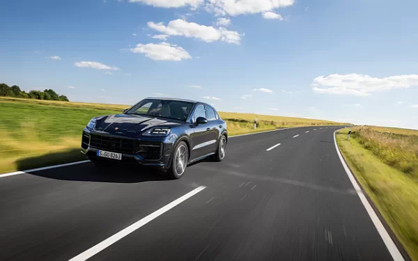 ���� ���������� Porsche Cayenne GTS Coupe (Algarve Blue Metallic) - 2024