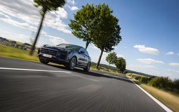 ���� ���������� Porsche Cayenne GTS Coupe (Algarve Blue Metallic) - 2024