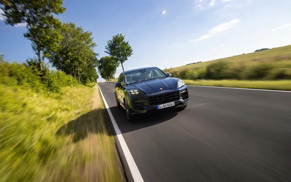 ���� ���������� Porsche Cayenne GTS Coupe (Algarve Blue Metallic) - 2024