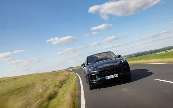 ���� ���������� Porsche Cayenne GTS Coupe (Algarve Blue Metallic) - 2024