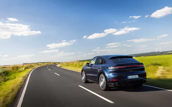 ���� ���������� Porsche Cayenne GTS Coupe (Algarve Blue Metallic) - 2024