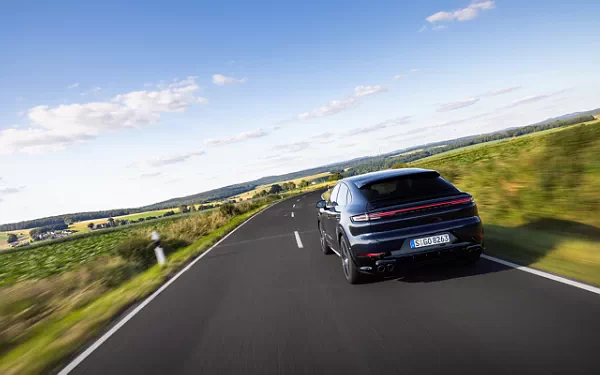 ���� ���������� Porsche Cayenne GTS Coupe (Algarve Blue Metallic) - 2024