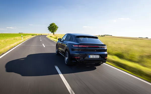 ���� ���������� Porsche Cayenne GTS Coupe (Algarve Blue Metallic) - 2024