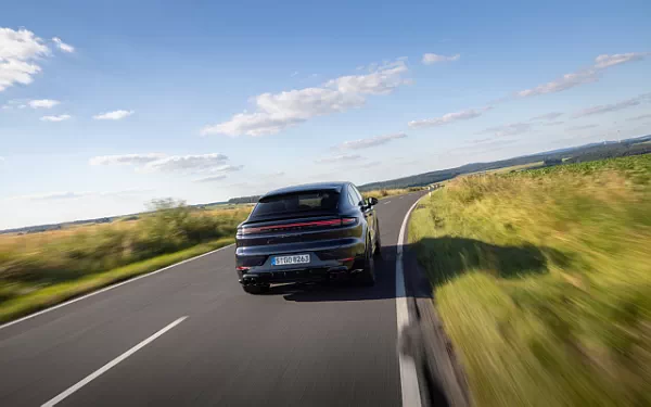 ���� ���������� Porsche Cayenne GTS Coupe (Algarve Blue Metallic) - 2024