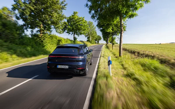 ���� ���������� Porsche Cayenne GTS Coupe (Algarve Blue Metallic) - 2024