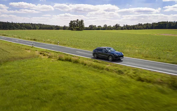 ���� ���������� Porsche Cayenne GTS Coupe (Algarve Blue Metallic) - 2024