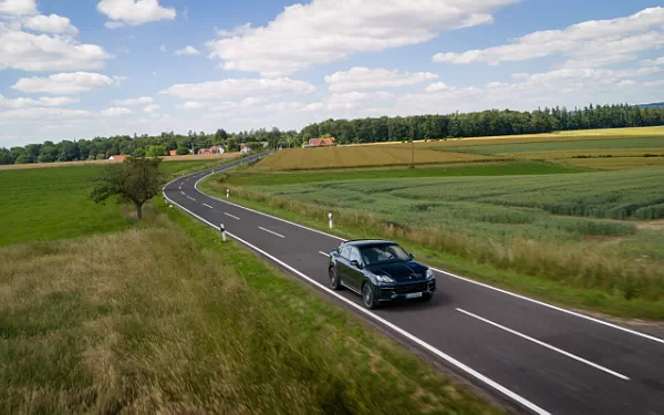 ���� ���������� Porsche Cayenne GTS Coupe (Algarve Blue Metallic) - 2024