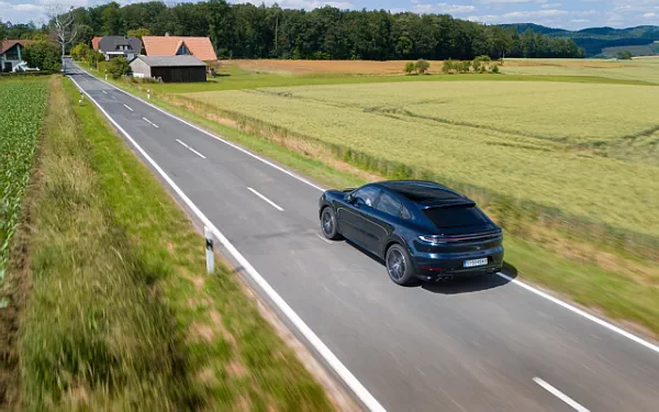 ���� ���������� Porsche Cayenne GTS Coupe (Algarve Blue Metallic) - 2024