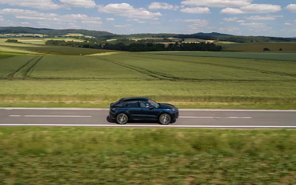 ���� ���������� Porsche Cayenne GTS Coupe (Algarve Blue Metallic) - 2024