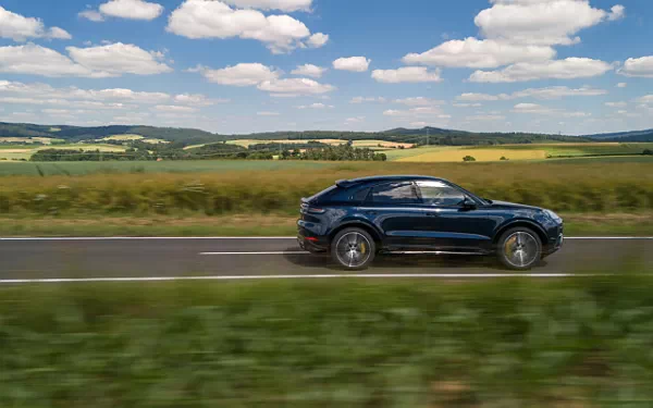 ���� ���������� Porsche Cayenne GTS Coupe (Algarve Blue Metallic) - 2024