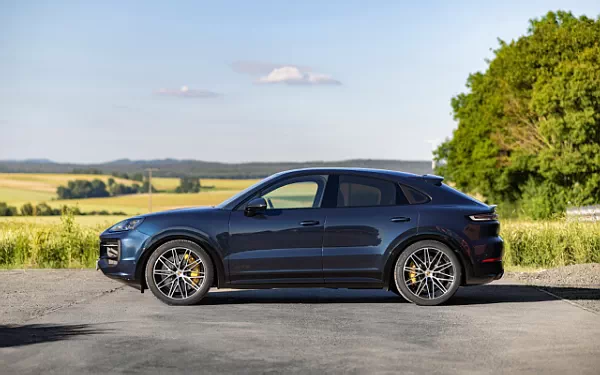 ���� ���������� Porsche Cayenne GTS Coupe (Algarve Blue Metallic) - 2024