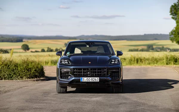 ���� ���������� Porsche Cayenne GTS Coupe (Algarve Blue Metallic) - 2024