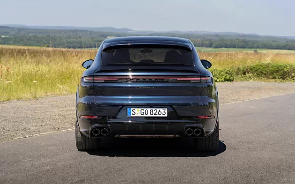 ���� ���������� Porsche Cayenne GTS Coupe (Algarve Blue Metallic) - 2024