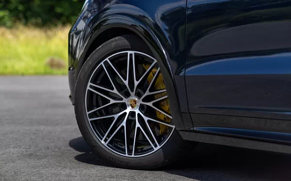 ���� ���������� Porsche Cayenne GTS Coupe (Algarve Blue Metallic) - 2024