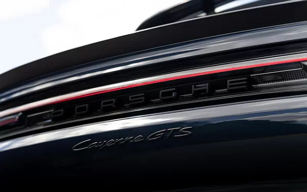 ���� ���������� Porsche Cayenne GTS Coupe (Algarve Blue Metallic) - 2024