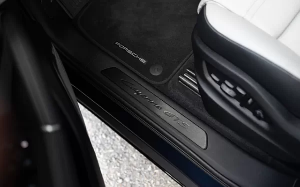 ���� ���������� Porsche Cayenne GTS Coupe (Algarve Blue Metallic) - 2024