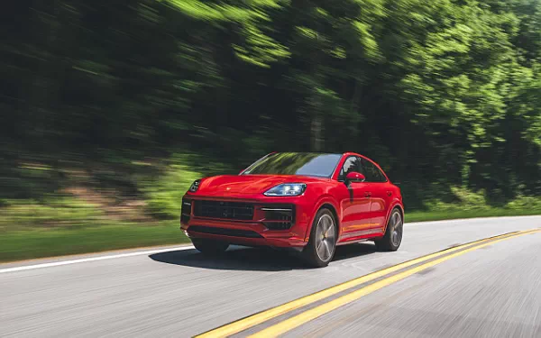 ���� ���������� Porsche Cayenne GTS Coupe (Carmine Red) - 2024