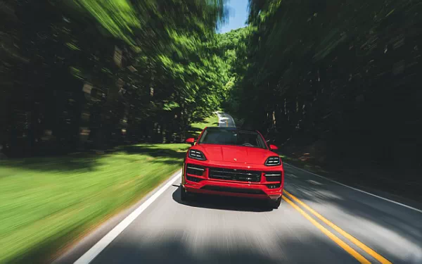 ���� ���������� Porsche Cayenne GTS Coupe (Carmine Red) - 2024